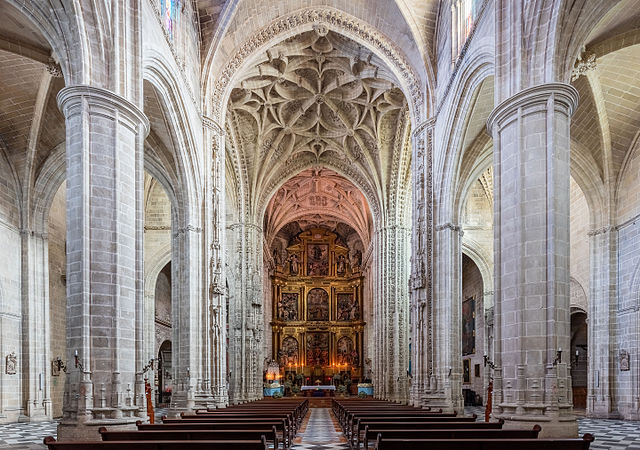 Interior de la iglesia de San Miguel (cc by-sa Diego Delso)